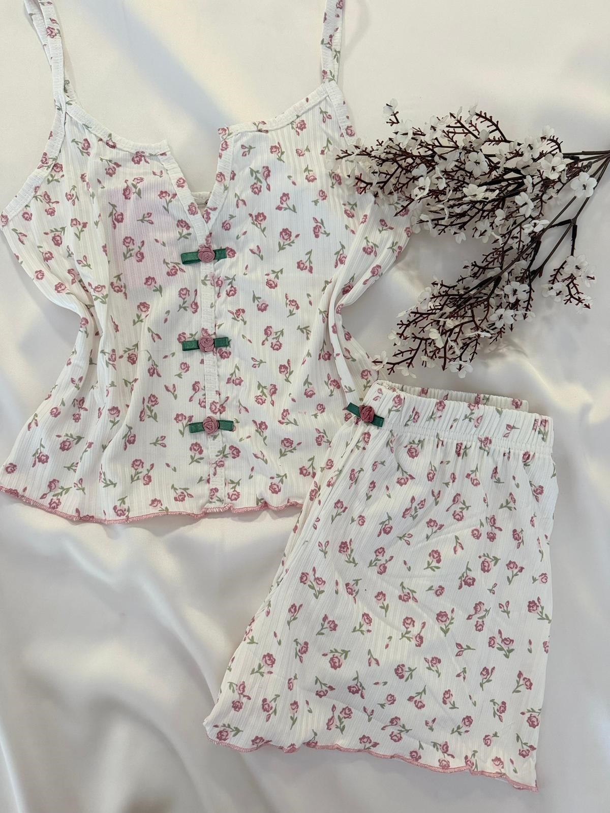 2'li Harika Çiçek Detaylı Özel Kumaş Şortlu Pijama Takımı