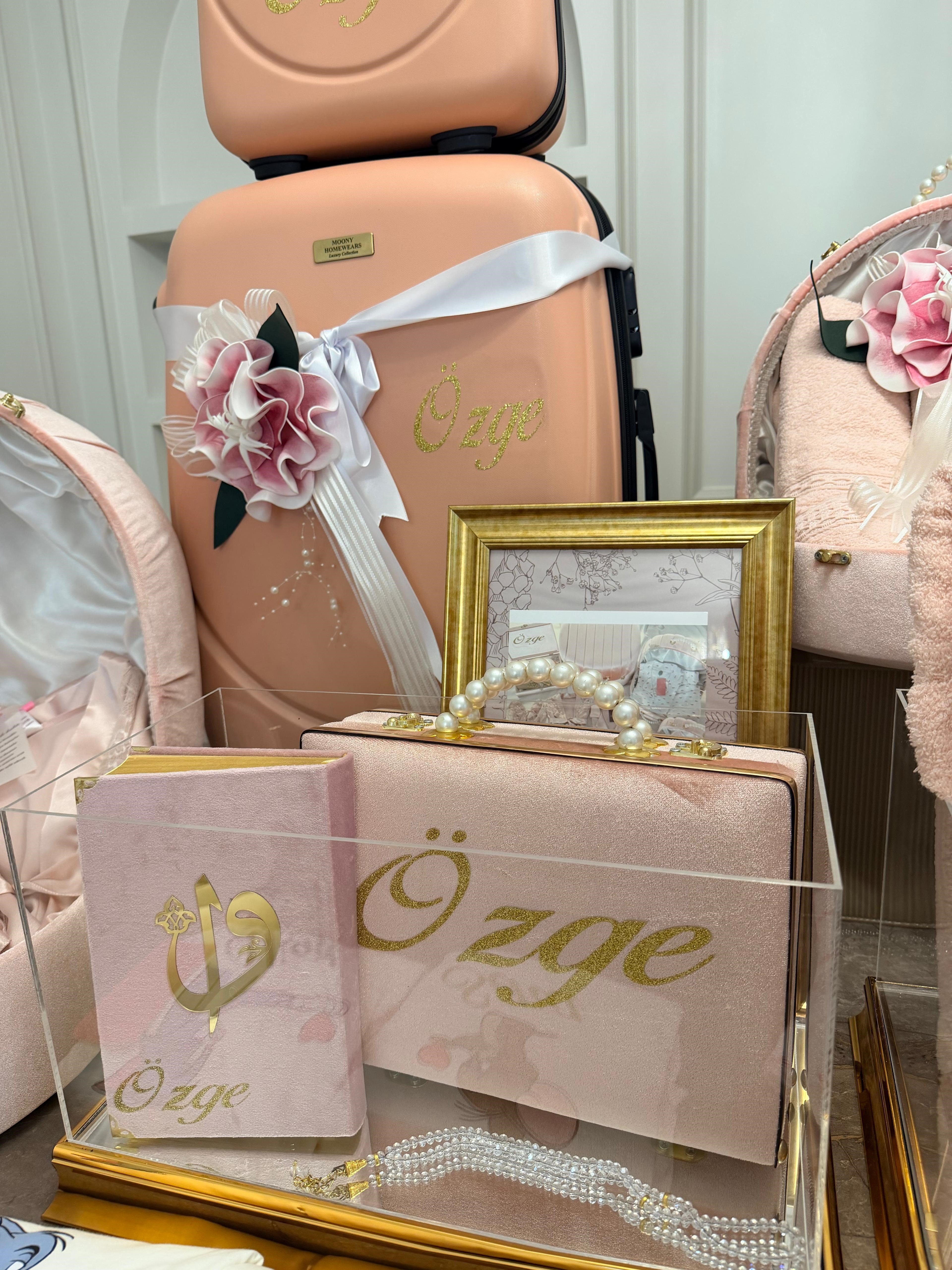 53 Parça All Pembe İsme Özel Bohça Seti 