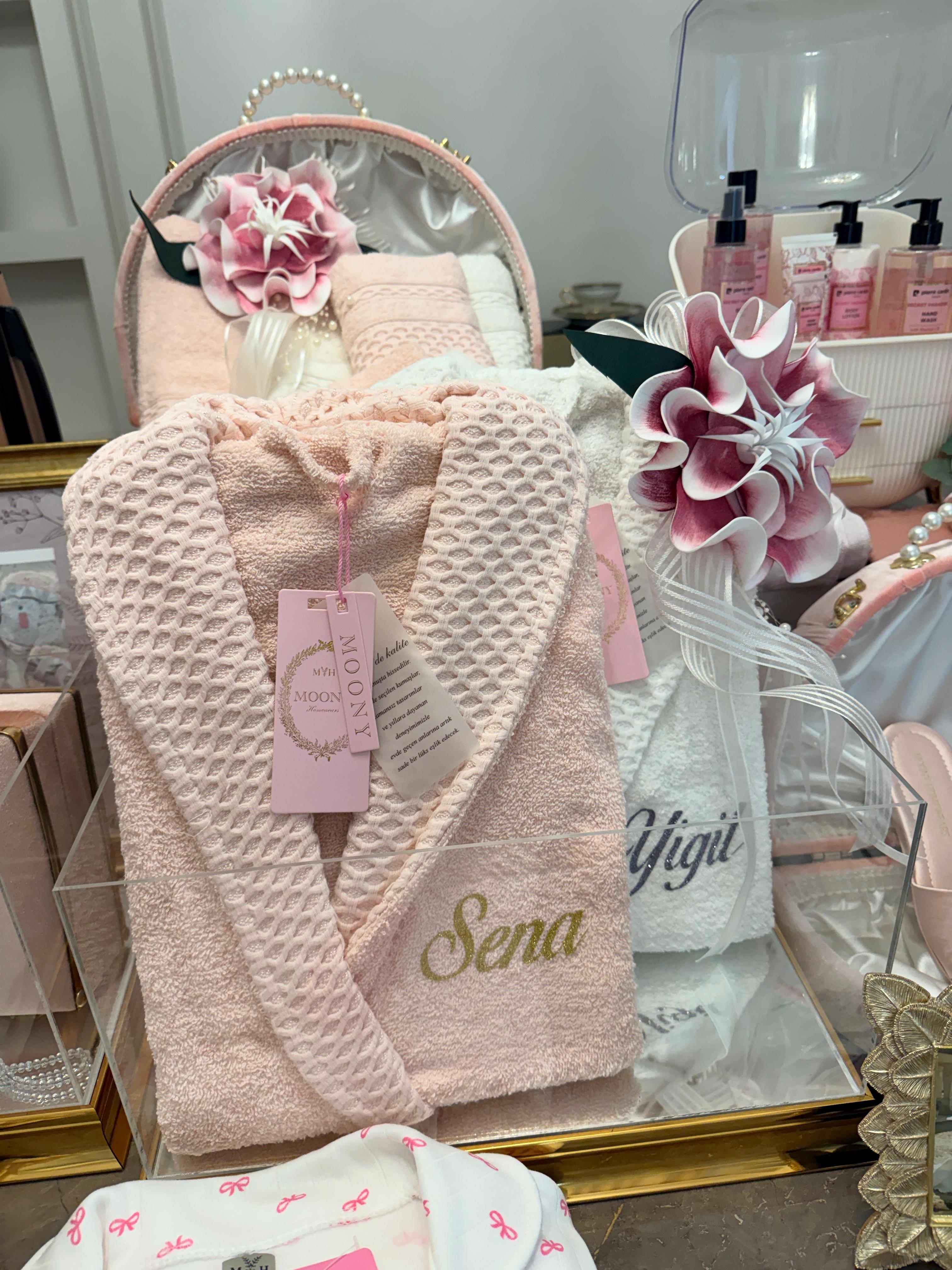 53 Parça All Pembe İsme Özel Bohça Seti 