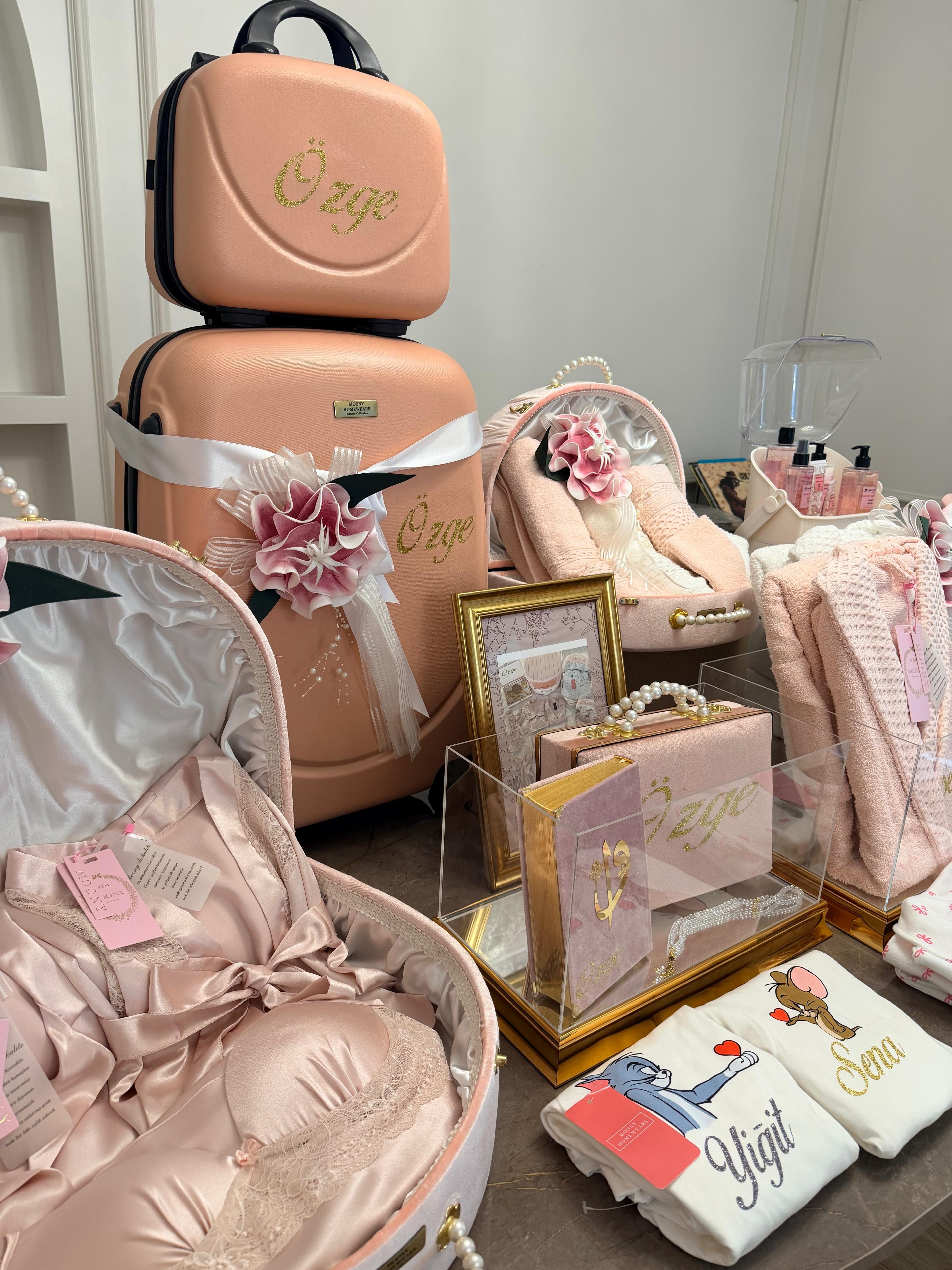 53 Parça All Pembe İsme Özel Bohça Seti 