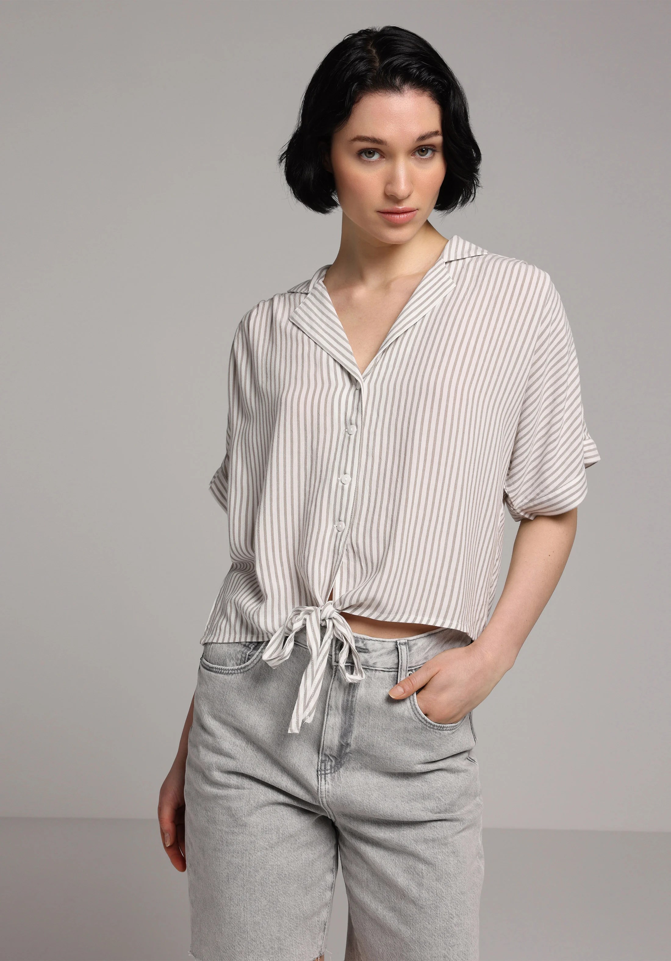 DOKUMA ÜST KADIN KISA KOL GÖMLEK Fashion Fit