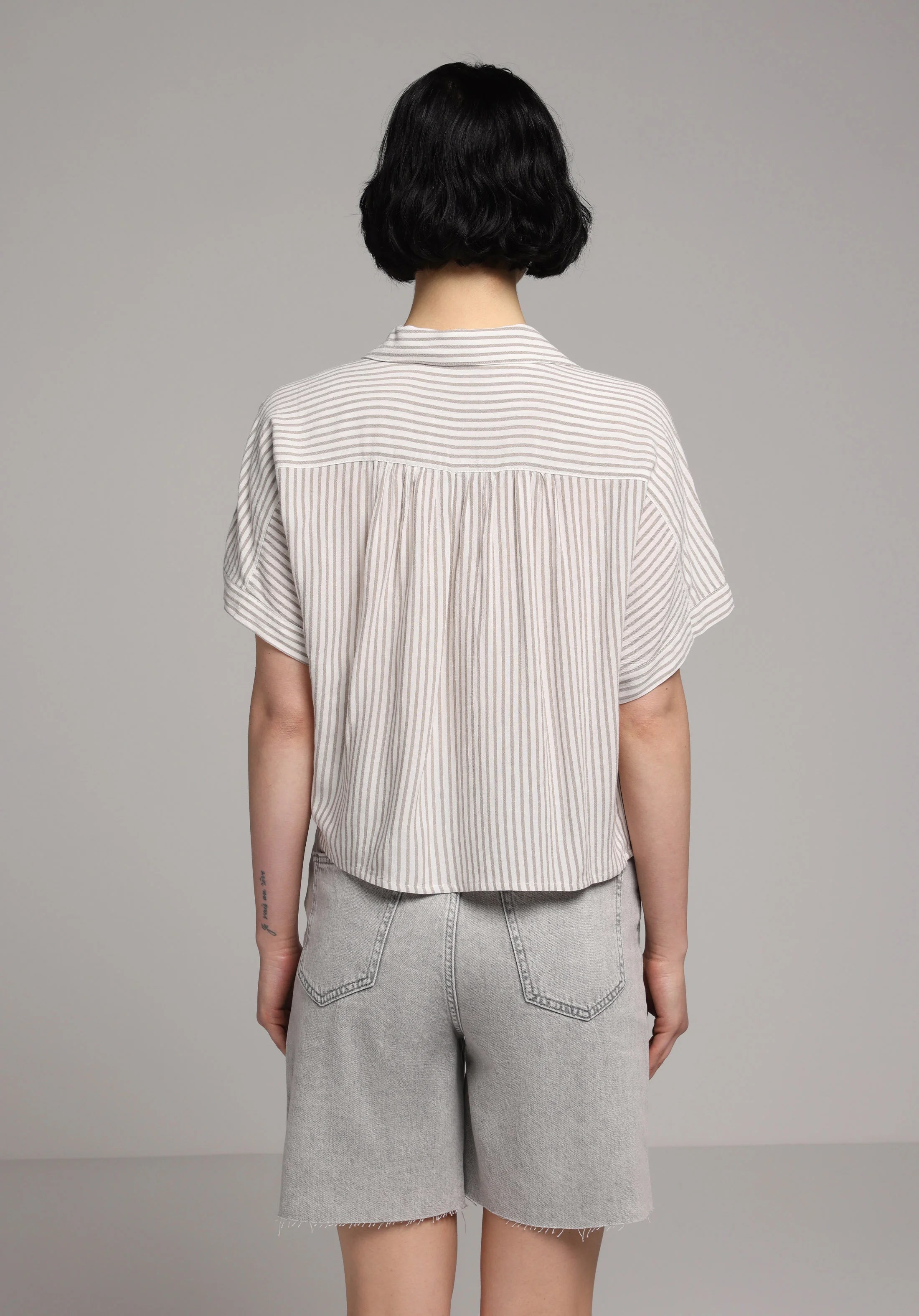 DOKUMA ÜST KADIN KISA KOL GÖMLEK Fashion Fit