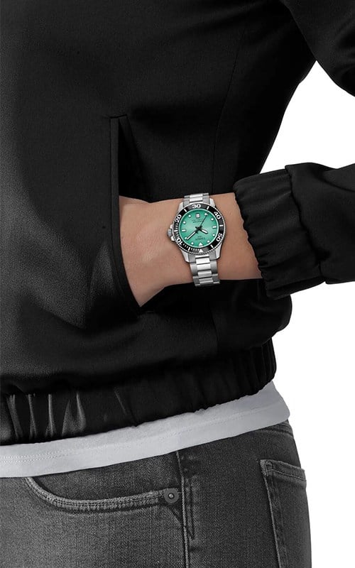 Tissot T1204101109100 Seastar 1000 Erkek Kol Saati