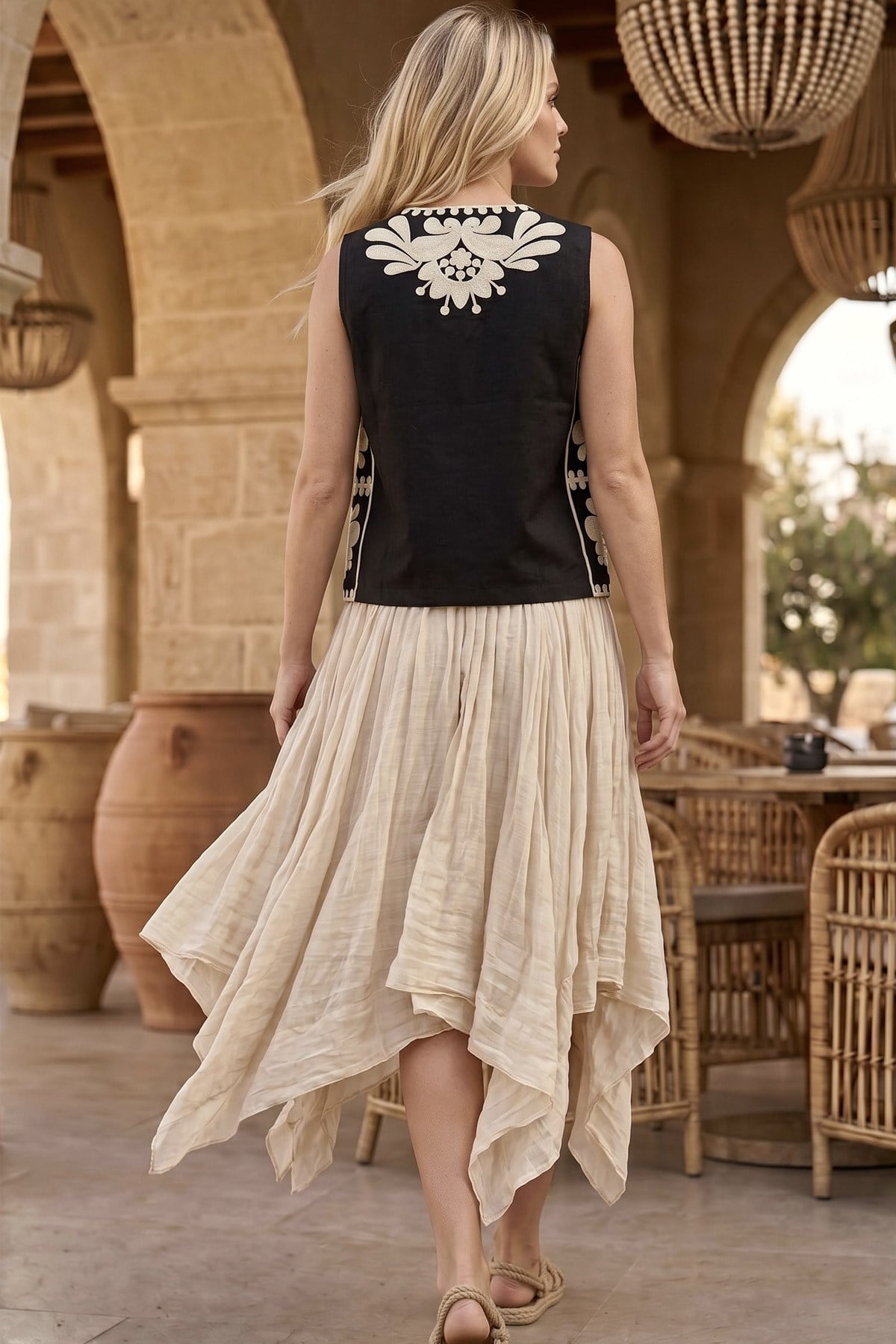 Boho Chic Siyah Nakışlı YelekBoho Chic Siyah Nakışlı Kadın Yelek | Premium Bohem YelekCeketİSTANGÜL BUTİK