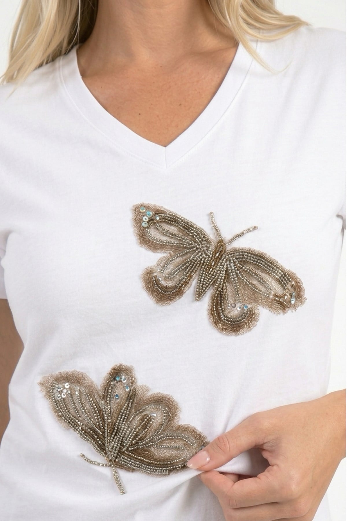 Butterfly Taş ve İnci İşlemeli V Yaka Pamuklu Kadın TişörtButterfly Pearl Taş ve İnci İşlemeli V Yaka %100 Pamuk Kadın TişörtTişörtİSTANGÜL BUTİK