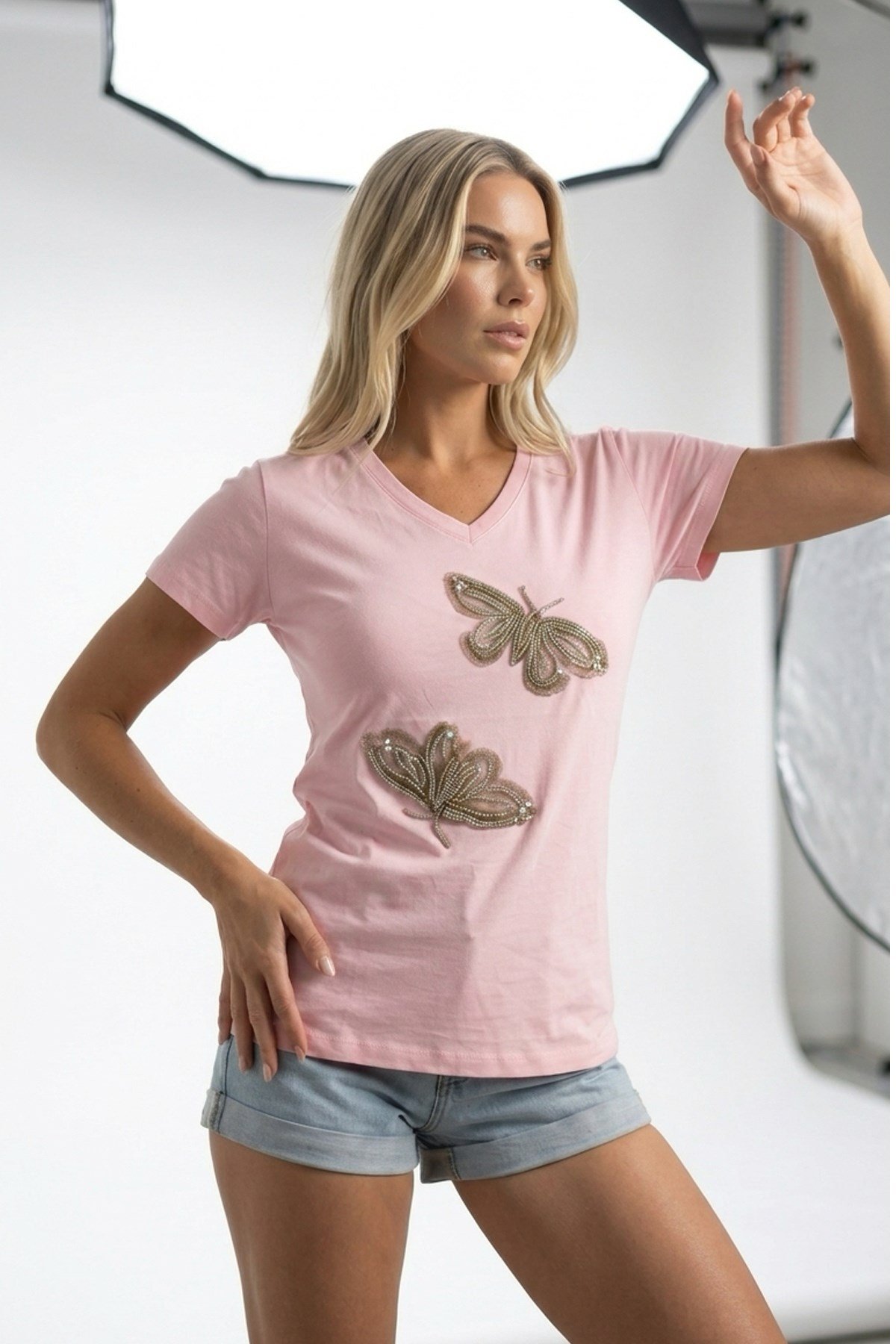 Butterfly Taş ve İnci İşlemeli V Yaka Pamuklu Kadın TişörtButterfly Pearl Taş ve İnci İşlemeli V Yaka %100 Pamuk Kadın TişörtTişörtİSTANGÜL BUTİK