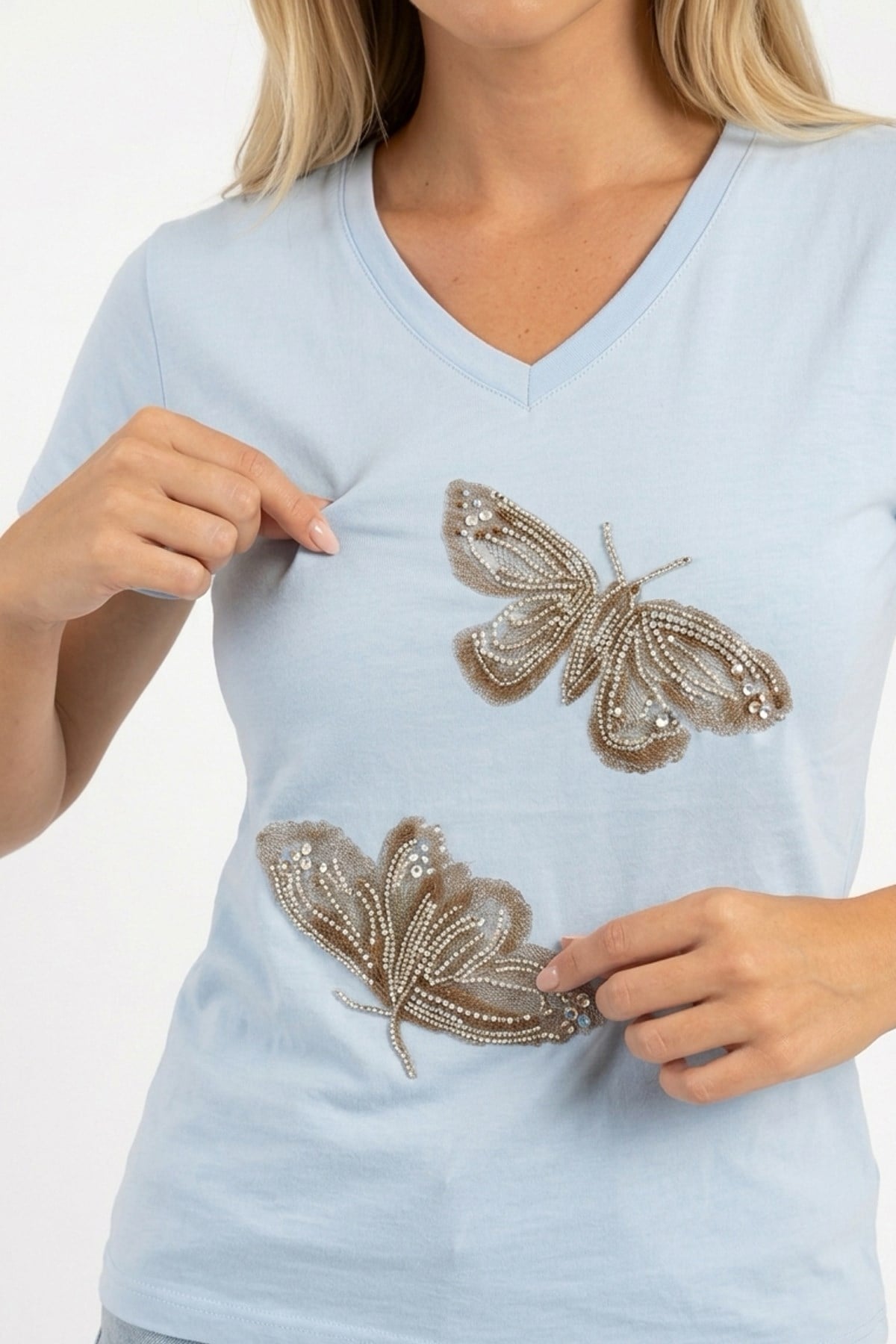 Butterfly Taş ve İnci İşlemeli V Yaka Pamuklu Kadın TişörtButterfly Pearl Taş ve İnci İşlemeli V Yaka %100 Pamuk Kadın TişörtTişörtİSTANGÜL BUTİK