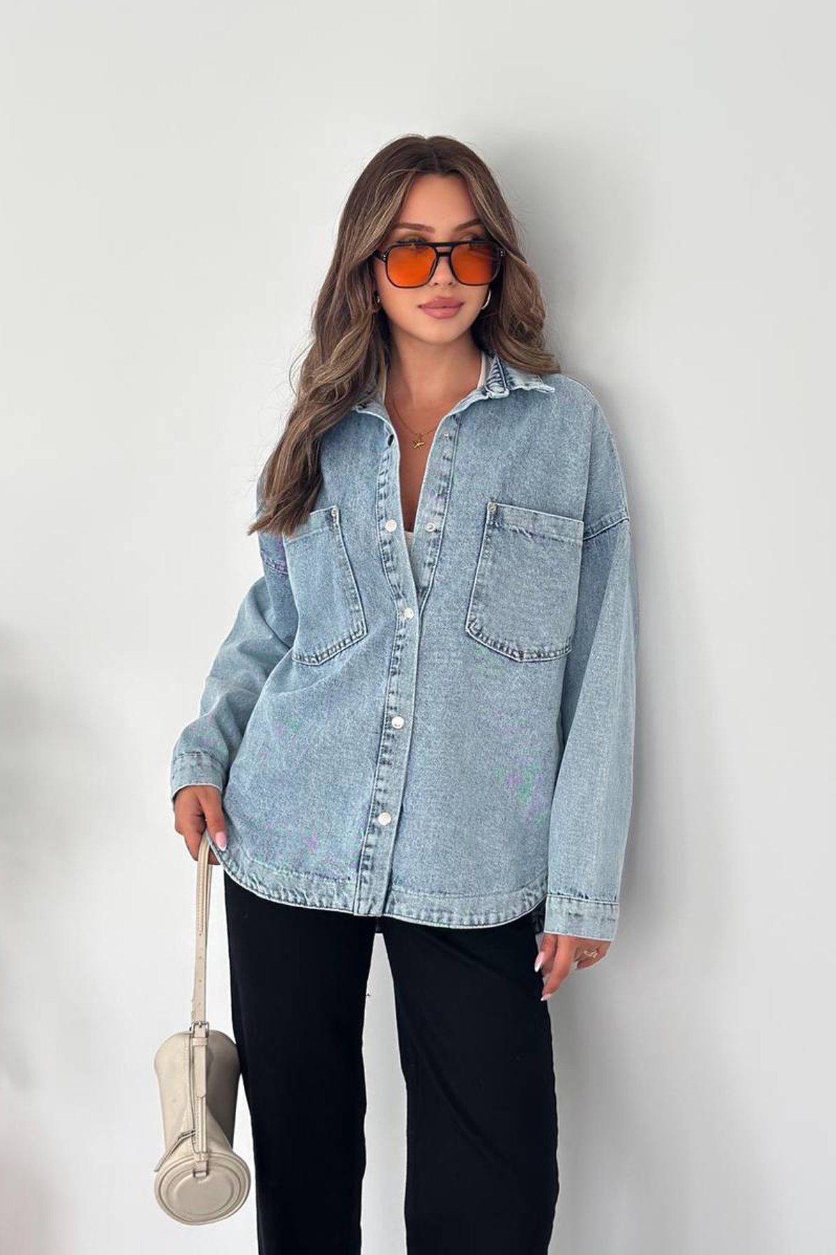 Kadın Açık Mavi Oversize Kot Ceket Gömlek – Çift Torba Cepli Metal Çıtçıtlı Denim CeketCeketİSTANGÜL BUTİK