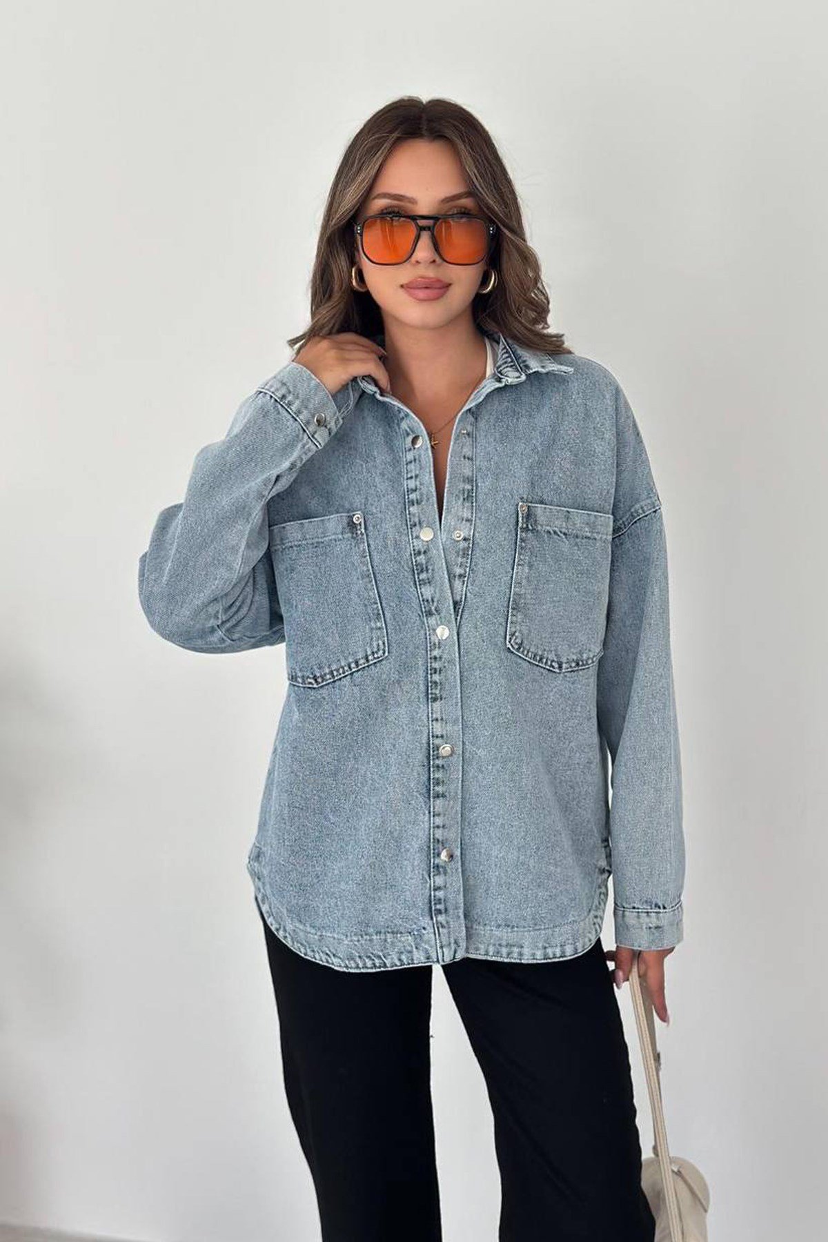 Kadın Açık Mavi Oversize Kot Ceket Gömlek – Çift Torba Cepli Metal Çıtçıtlı Denim CeketCeketİSTANGÜL BUTİK