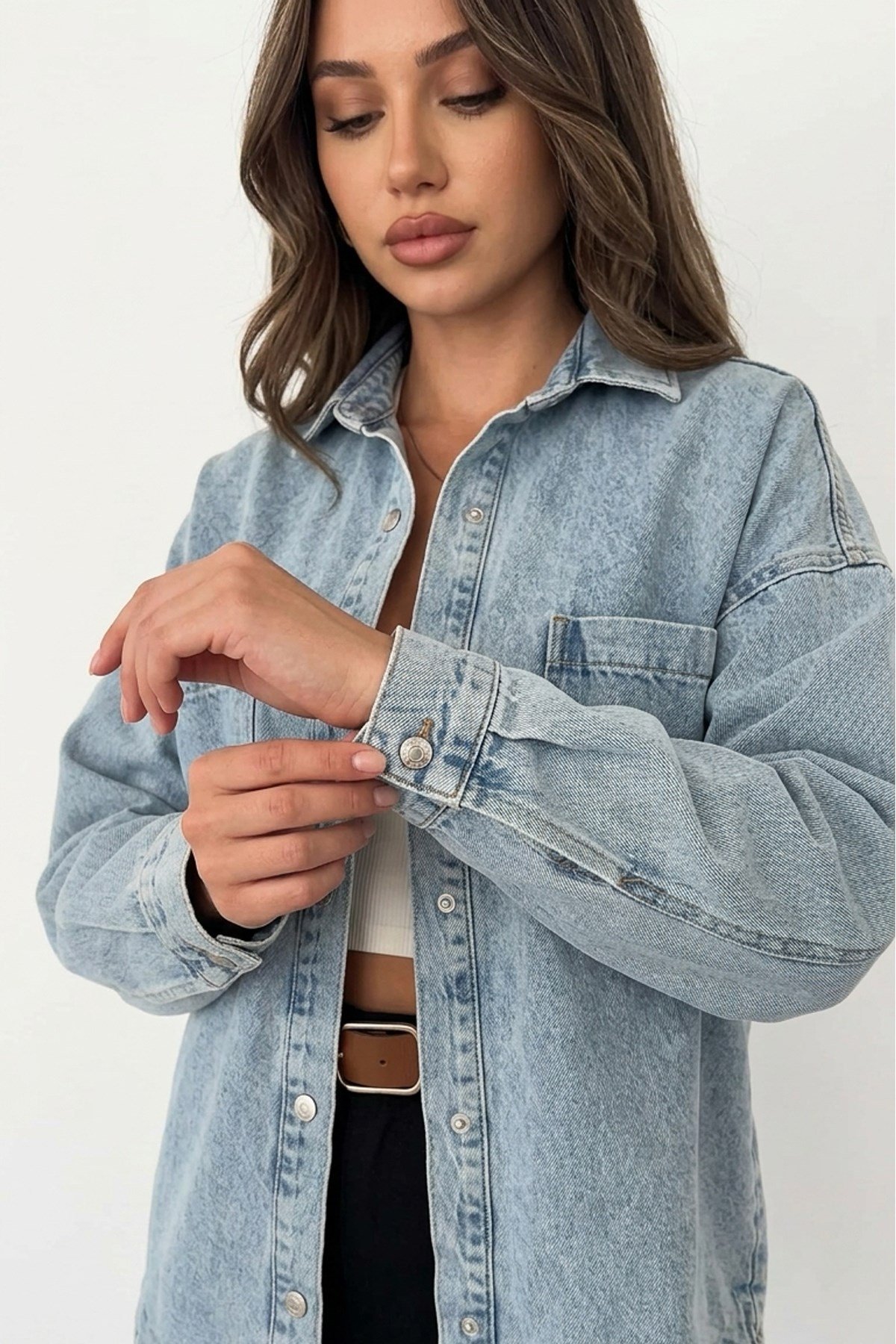 Kadın Açık Mavi Oversize Kot Ceket Gömlek – Çift Torba Cepli Metal Çıtçıtlı Denim CeketCeketİSTANGÜL BUTİK