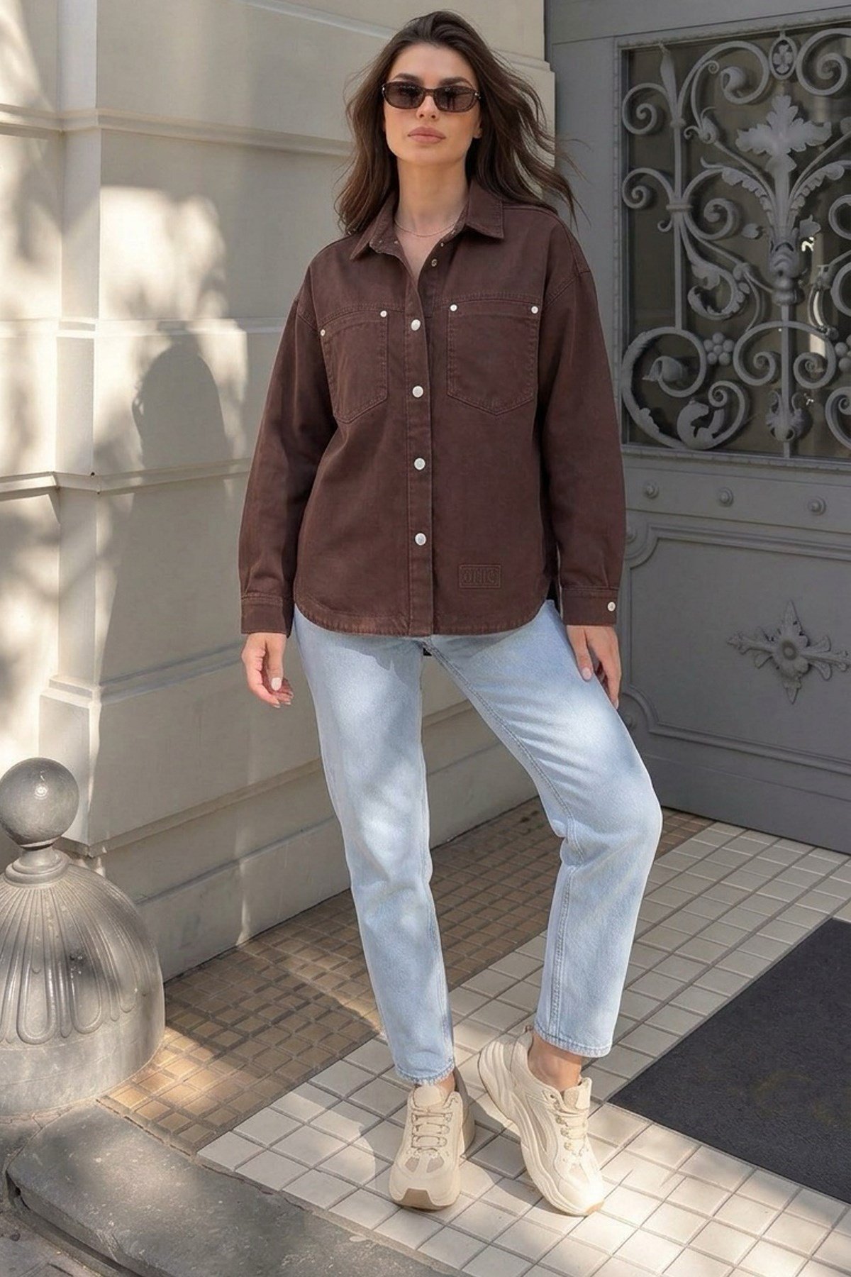 Kadın Oversize Kot Ceket Gömlek – Metal Çıtçıtlı Ve Çift Cepli Denim Ceket - KahverengiCeketİSTANGÜL BUTİK