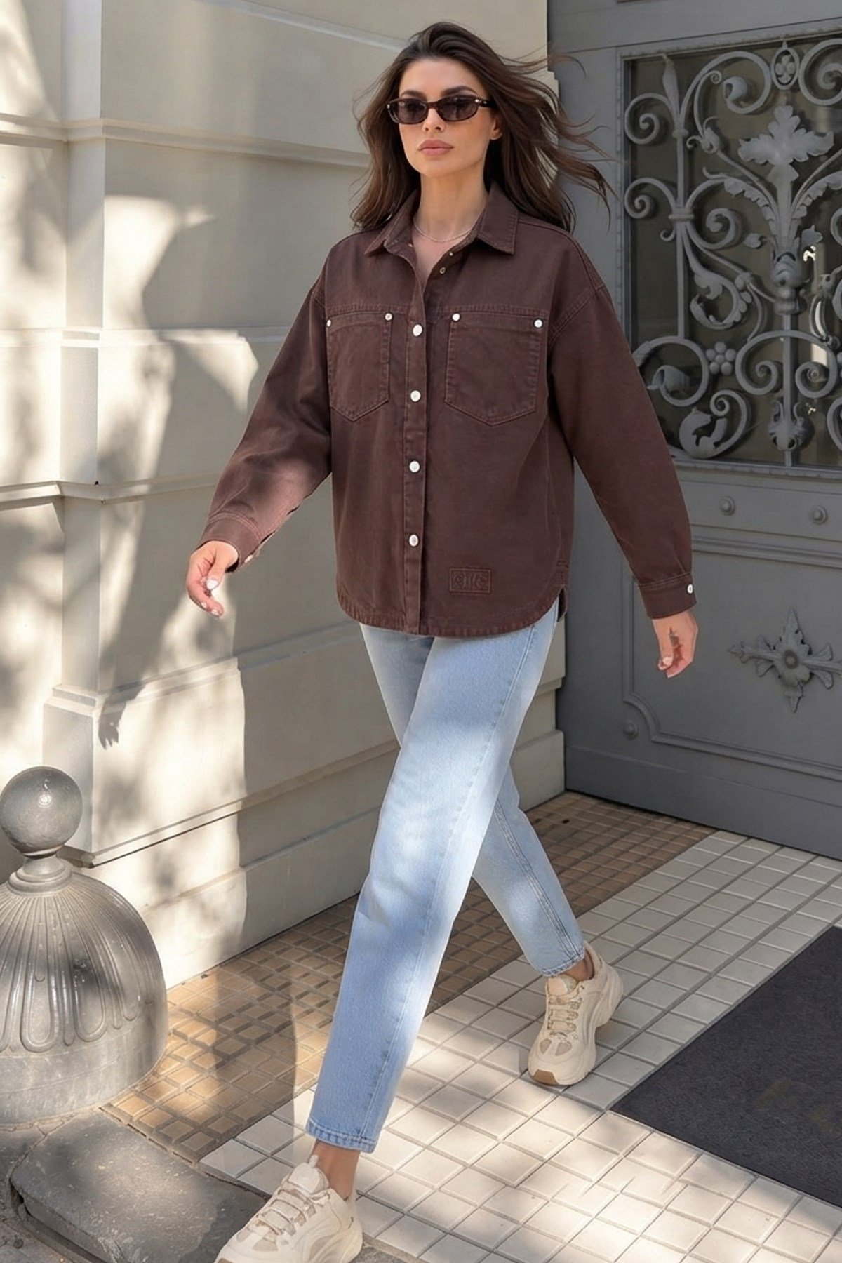 Kadın Oversize Kot Ceket Gömlek – Metal Çıtçıtlı Ve Çift Cepli Denim Ceket - KahverengiCeketİSTANGÜL BUTİK