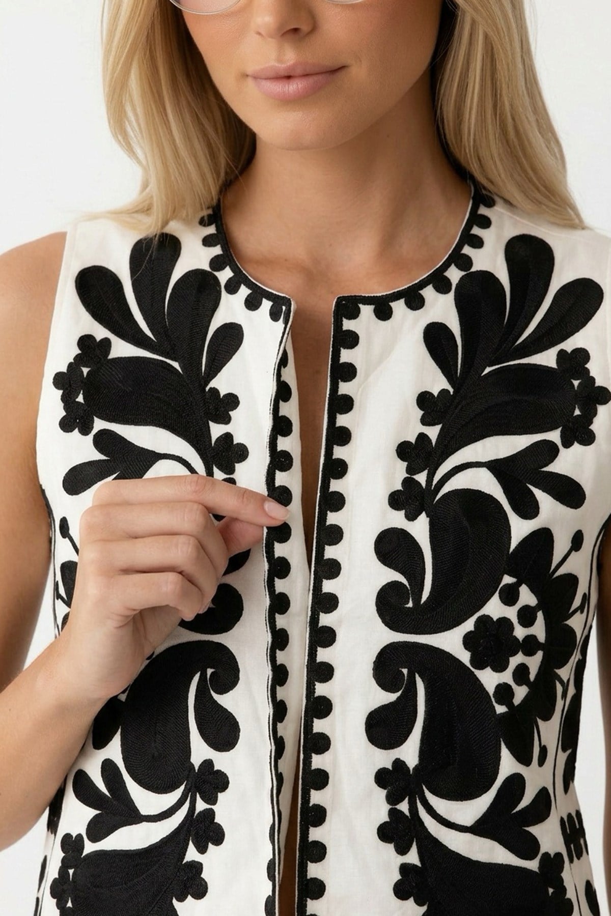 Boho Chic Siyah Nakışlı YelekCeketİSTANGÜL BUTİK