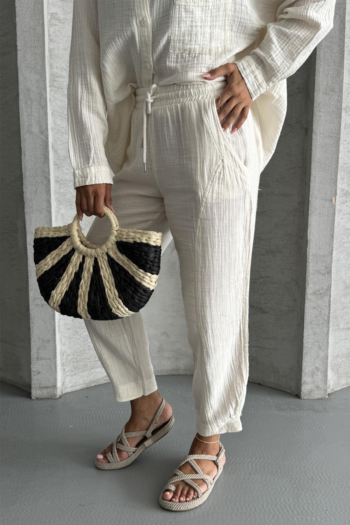 Coastal Muse Müslin Kumaş Oversize İkili TakımCoastal Muse Müslin Oversize Takım – Rahat ŞıklıkTAKIMİSTANGÜL BUTİK