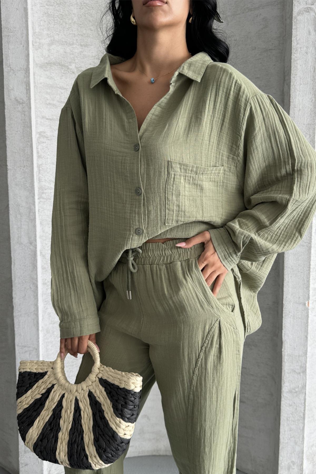 Coastal Muse Müslin Kumaş Oversize İkili TakımCoastal Muse Müslin Oversize Takım – Rahat ŞıklıkTAKIMİSTANGÜL BUTİK