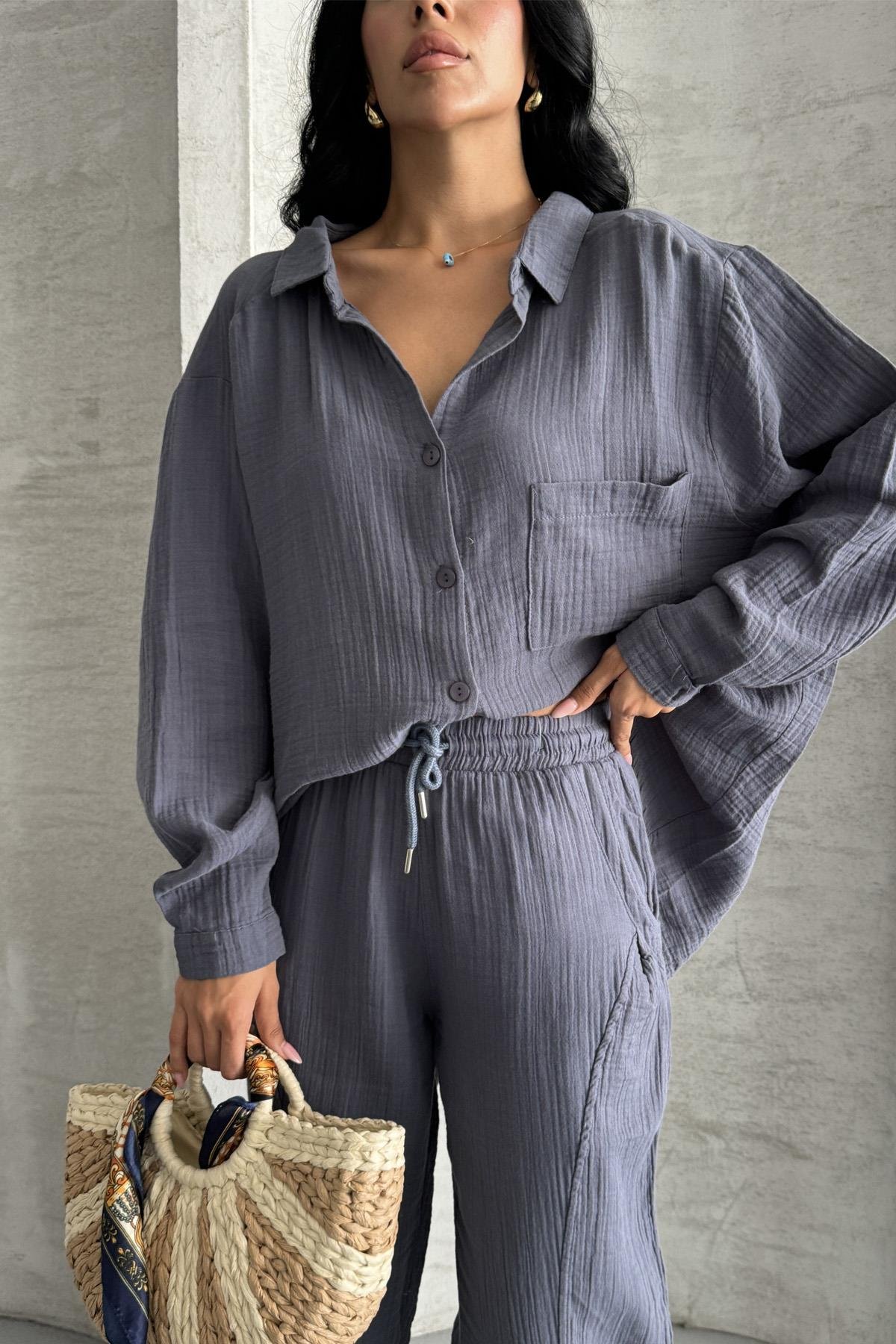 Coastal Muse Müslin Kumaş Oversize İkili TakımCoastal Muse Müslin Oversize Takım – Rahat ŞıklıkTAKIMİSTANGÜL BUTİK