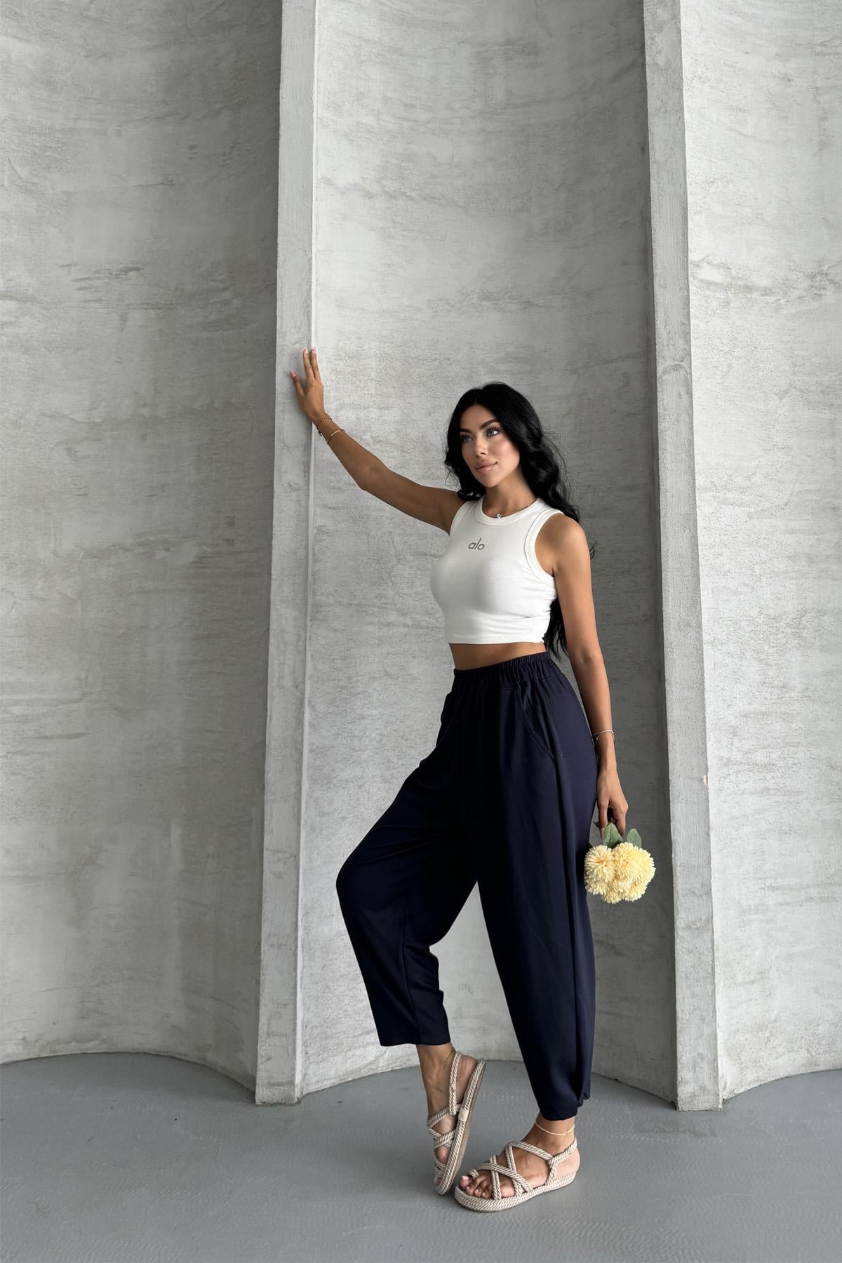 Everyday Comfort  Modal Kumaş Yüksek Bel Rahat PantolonEveryday Comfort Modal Kumaş Yüksek Bel Renkli Pantolon | Rahat KesimPantolonİSTANGÜL BUTİK