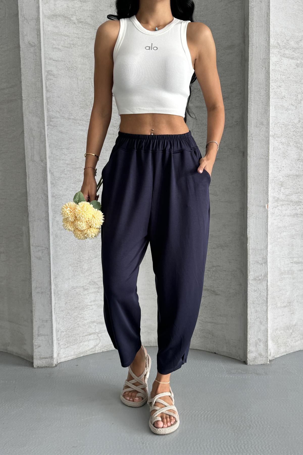 Everyday Comfort  Modal Kumaş Yüksek Bel Rahat PantolonEveryday Comfort Modal Kumaş Yüksek Bel Renkli Pantolon | Rahat KesimPantolonİSTANGÜL BUTİK