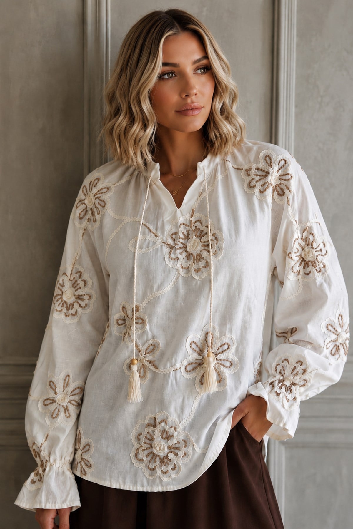 Premium Çiçek Aplikeli Nakış İşlemeli Bağcık Detaylı Bohem Vintage Kadın BluzGömlekİSTANGÜL BUTİK