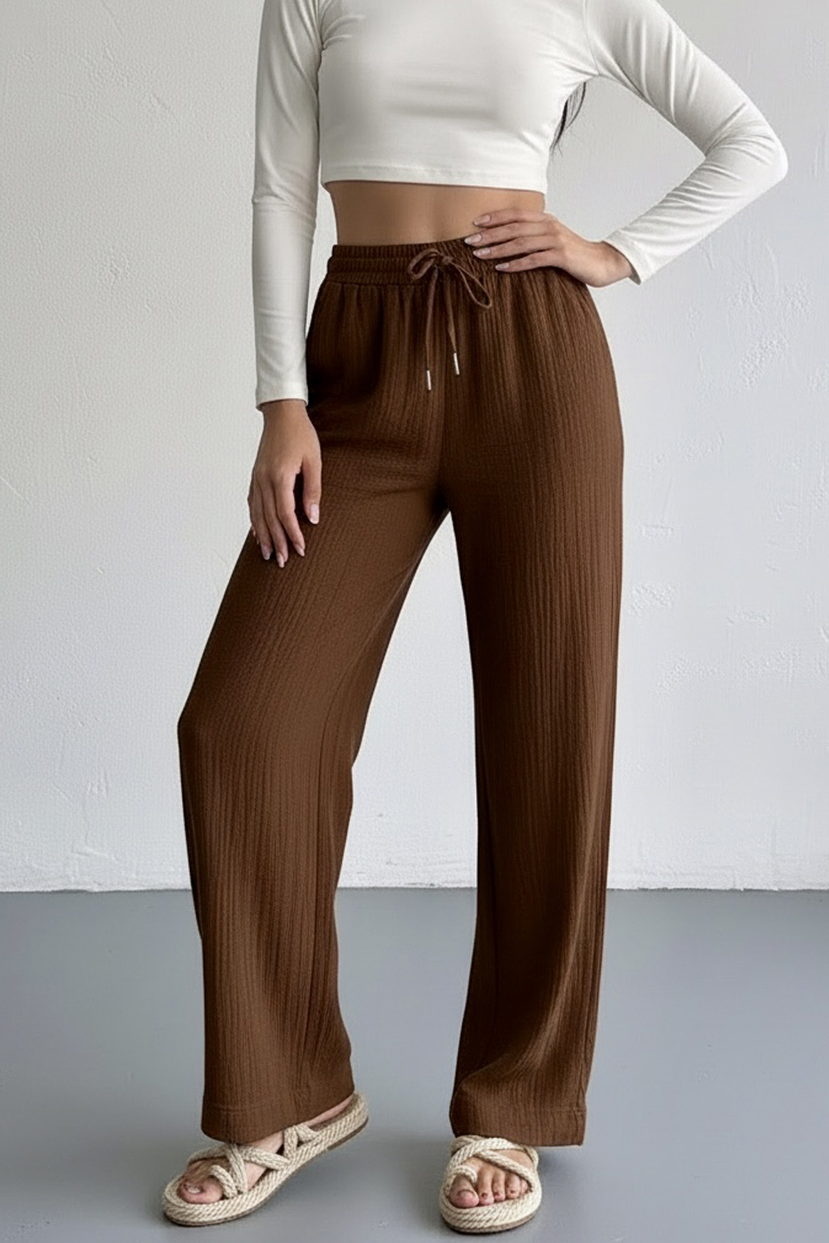 Pamuklu Müslin Kumaş Paça Püskül Bol Paça Pantolonİstangulbutik.com'da şık ve rahat pamuklu müslin kumaştan üretilmiş paça püsküllü bol paça pantolonları keşfedin. Tarzınızı yansıtan en yeni trendleri yakalayın!PantolonİSTANGÜL BUTİK