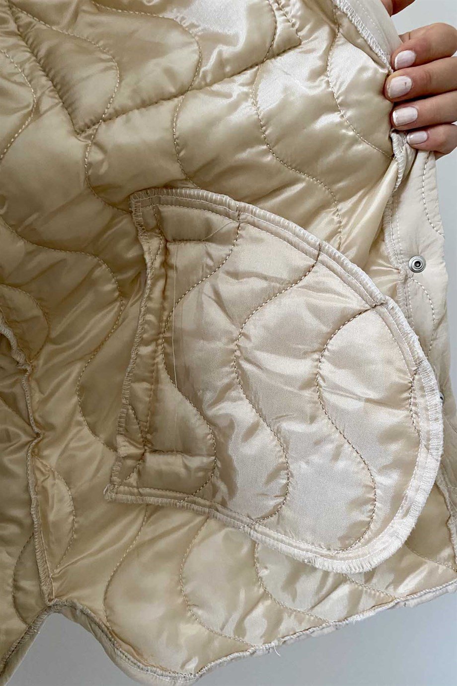 Kapitone Desen Paraşüt Kumaş Mont