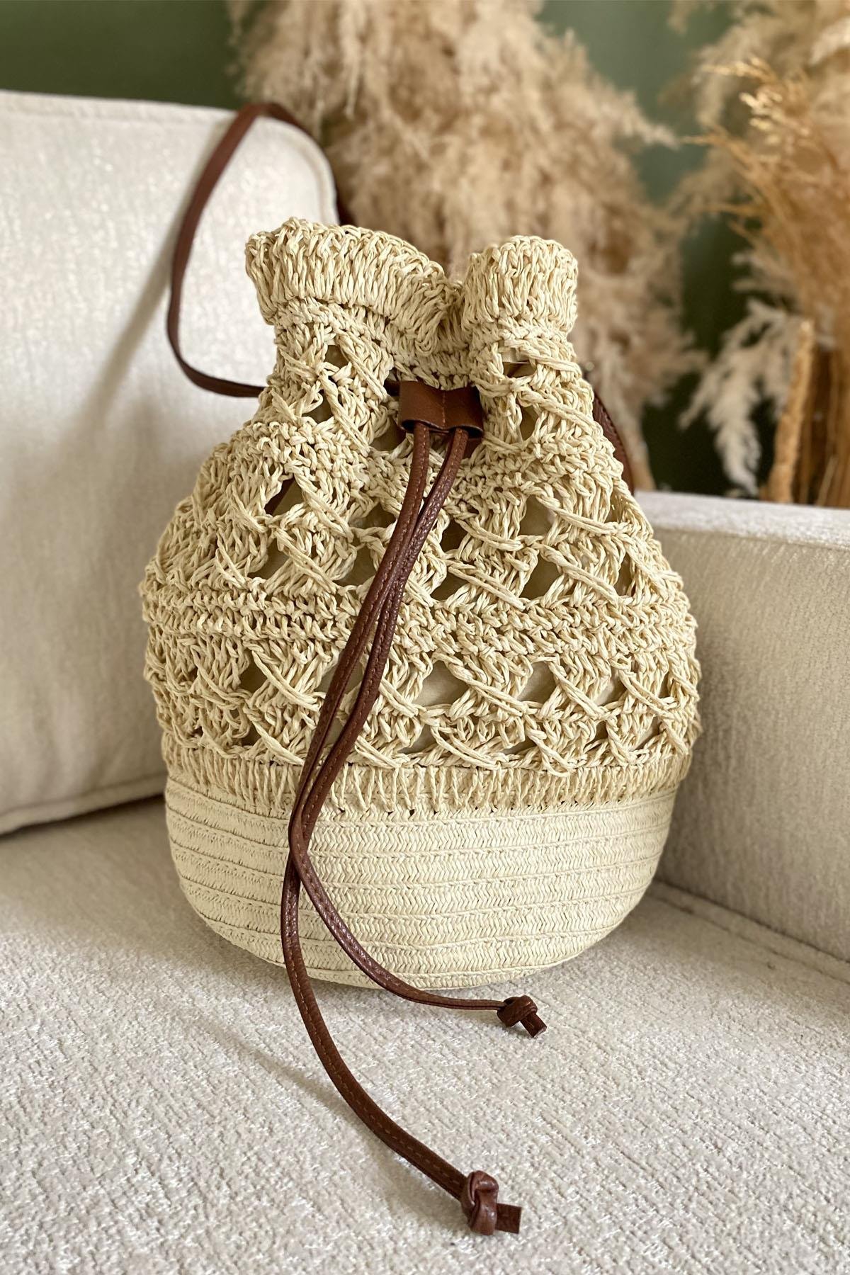 Rustic Loop Hasır ÇantaRusticLoop Hasır Örgü Sırt Çantası | Doğal ve Bohem TarzÇantaİSTANGÜL BUTİK
