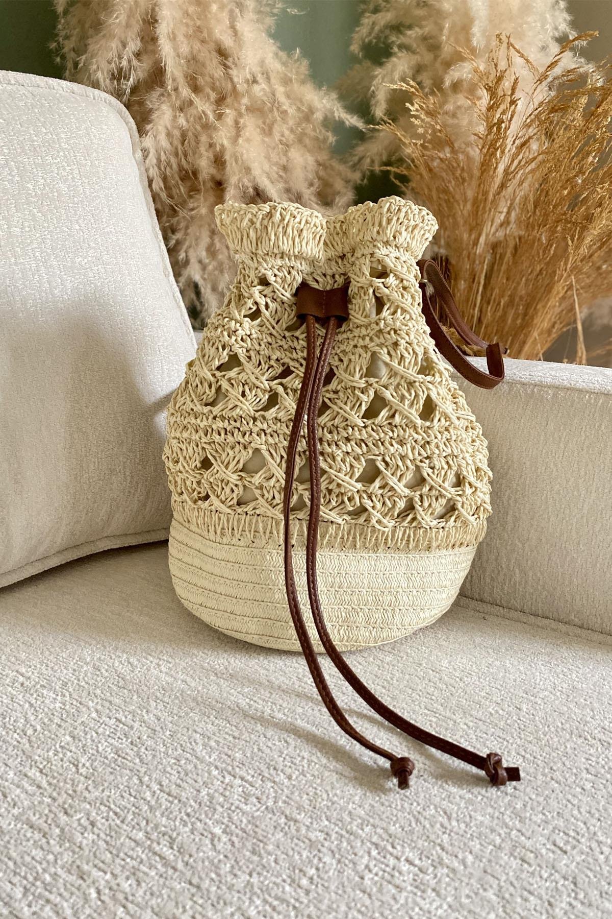 Rustic Loop Hasır ÇantaRusticLoop Hasır Örgü Sırt Çantası | Doğal ve Bohem TarzÇantaİSTANGÜL BUTİK