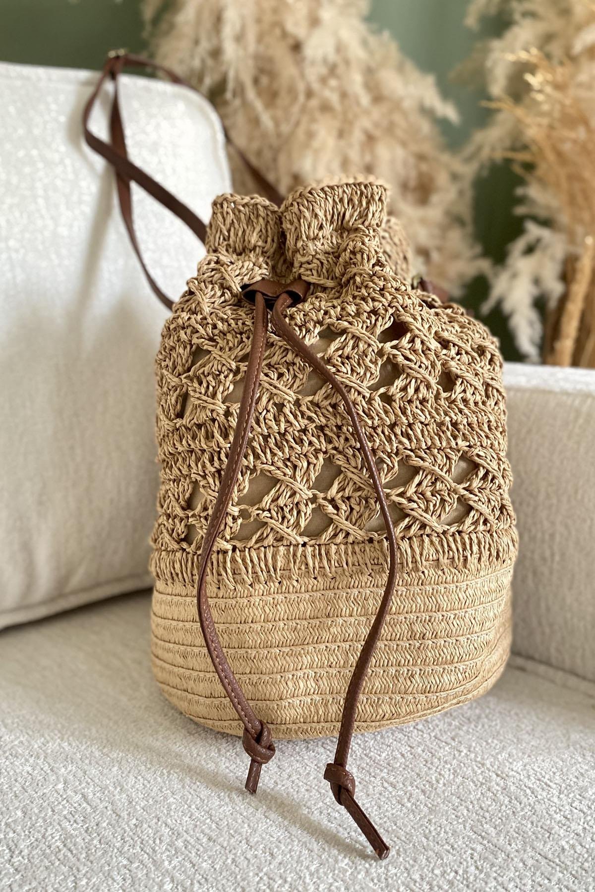 Rustic Loop Hasır ÇantaRusticLoop Hasır Örgü Sırt Çantası | Doğal ve Bohem TarzÇantaİSTANGÜL BUTİK