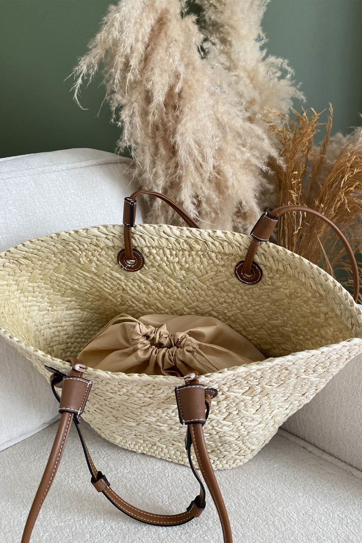 Sahara Breeze Tote Yazlık Büyük Hasır Kadın ÇantaSahara Breeze Tote – Yazlık Büyük Hasır Kadın Çanta | Şık & DoğalÇantaİSTANGÜL BUTİK