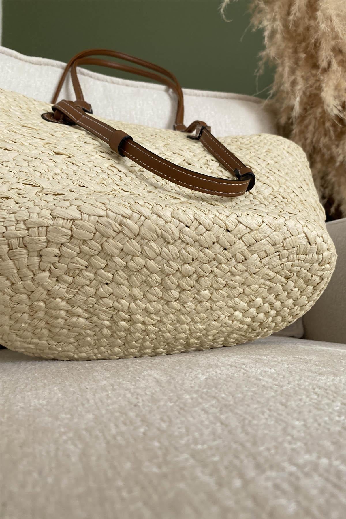 Sahara Breeze Tote Yazlık Büyük Hasır Kadın ÇantaSahara Breeze Tote – Yazlık Büyük Hasır Kadın Çanta | Şık & DoğalÇantaİSTANGÜL BUTİK