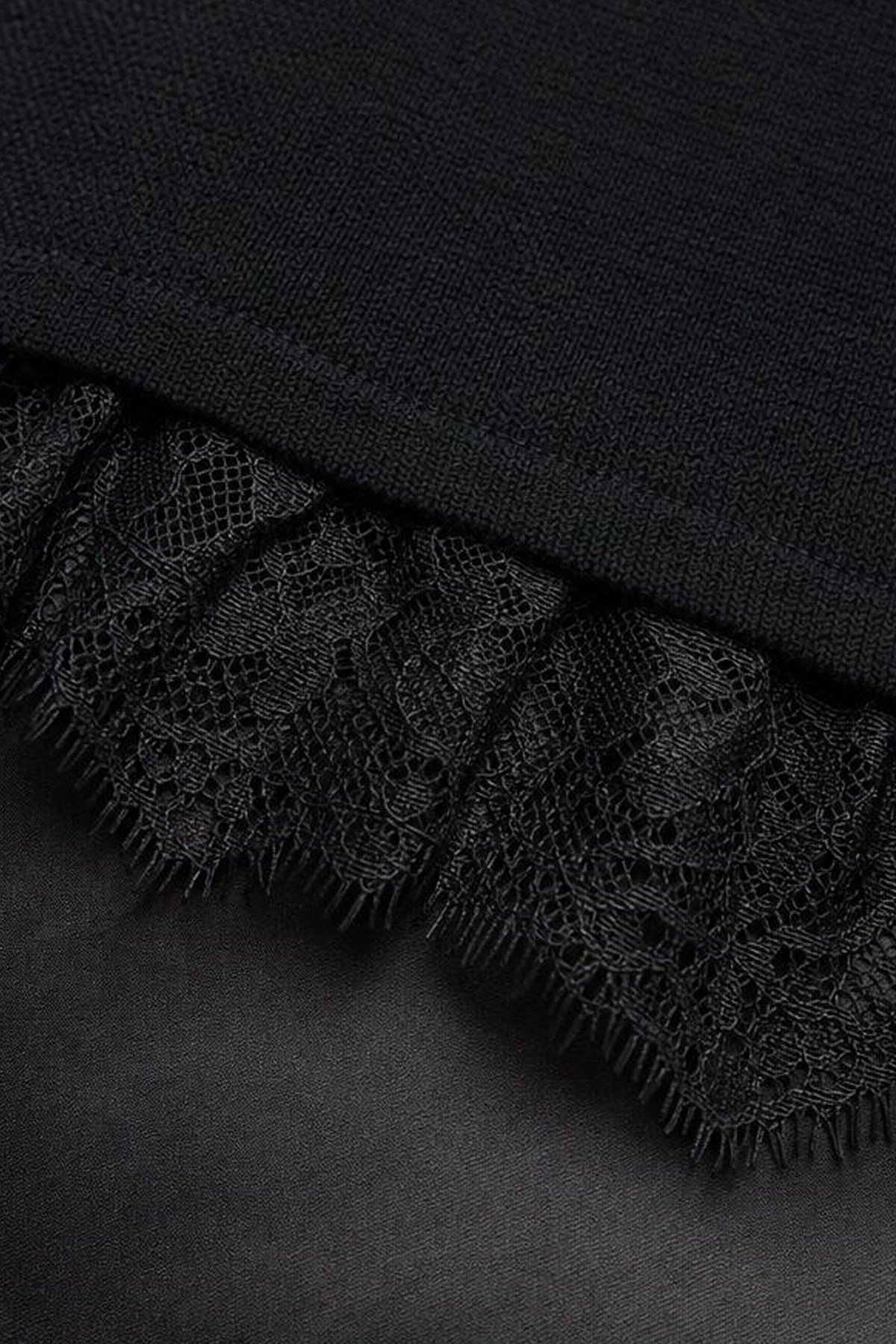 Kadın Dantel Detaylı Kısa Kollu Triko Bluz – Oversize SiyahTriko&KazakİSTANGÜL BUTİK