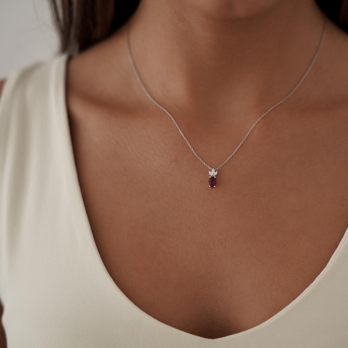 0.61 Ct Yakut Taşlı Pırlanta Kolye