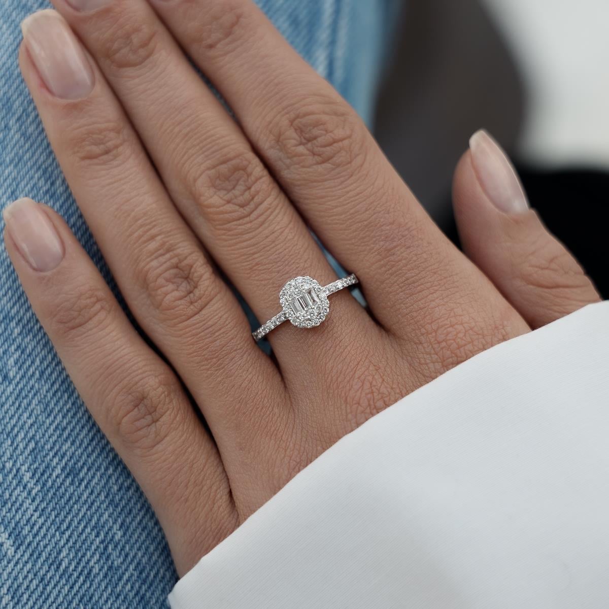 0.33 Ct Oval Baget Pırlanta Yüzük