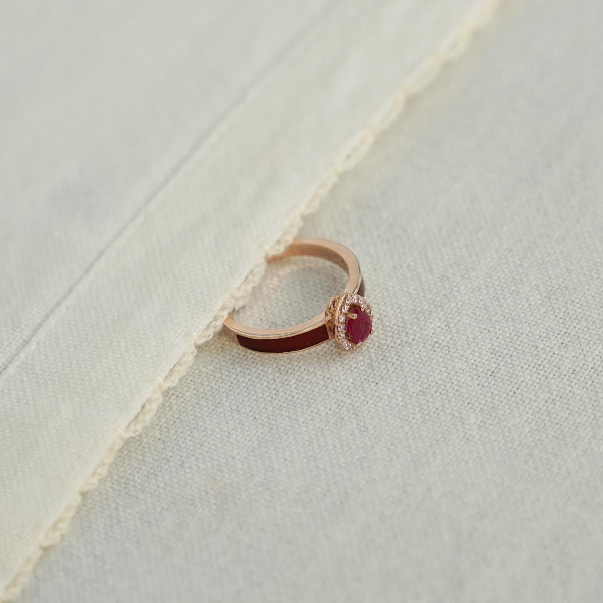 0.55 Ct Vişne Özel Tasarım Yakut Yüzük