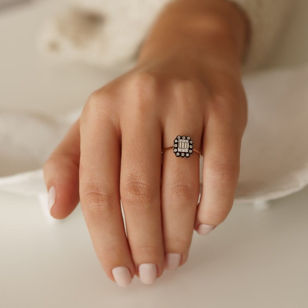 0.06 Ct Efektli Elmas Montürlü Pırlanta Baget Yüzük