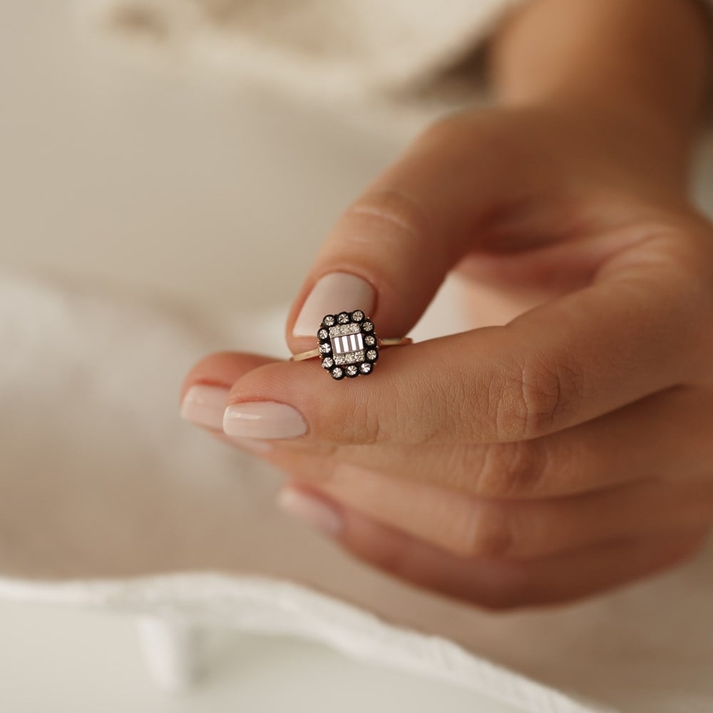 0.06 Ct Efektli Elmas Montürlü Pırlanta Baget Yüzük
