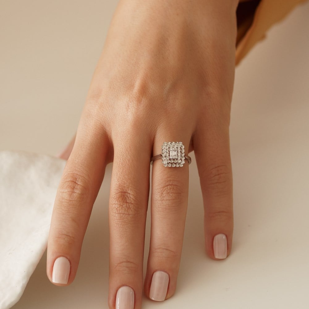 0.10 Ct Efektli Pırlanta Baget Yüzük