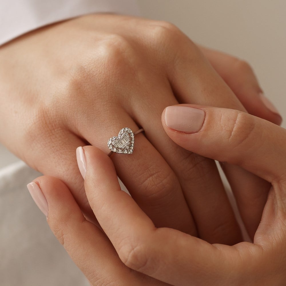 0.11 Ct Kalp Pırlanta Yüzük