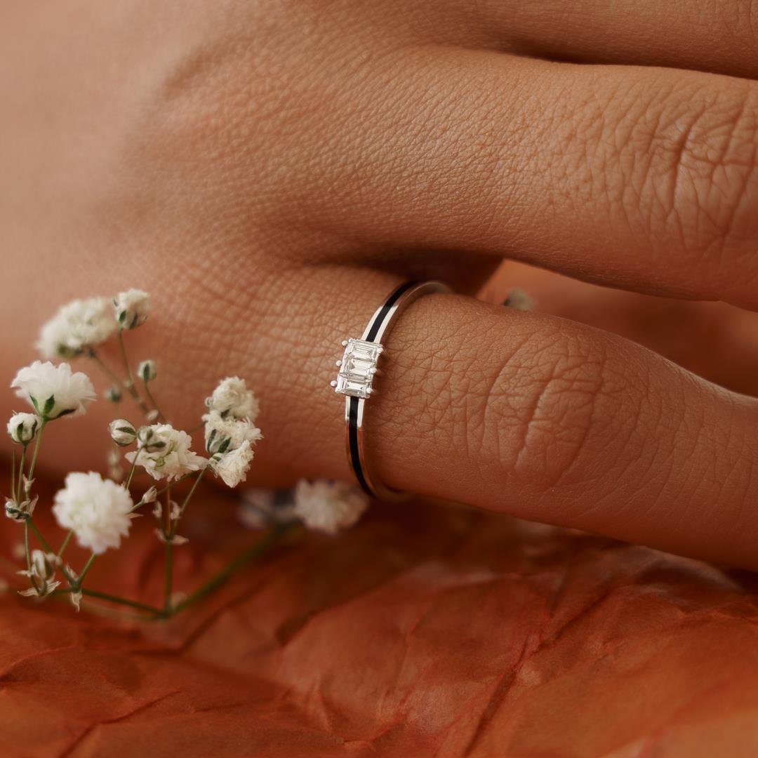0.13 Ct Baget Siyah Mineli Pırlanta Yüzük