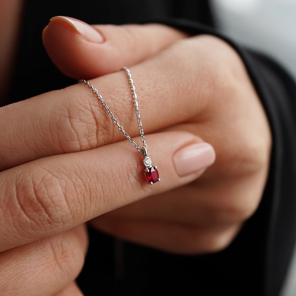 0.22 Ct Yakut Taşlı Pırlanta Kolye