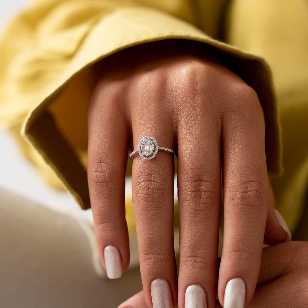 0.29 Ct Oval Baget Pırlanta Yüzük