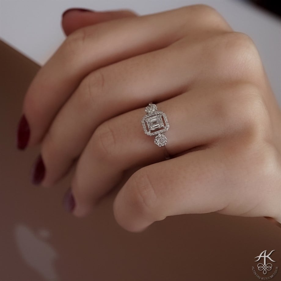 0.34 Ct Baget Pırlanta Yüzük