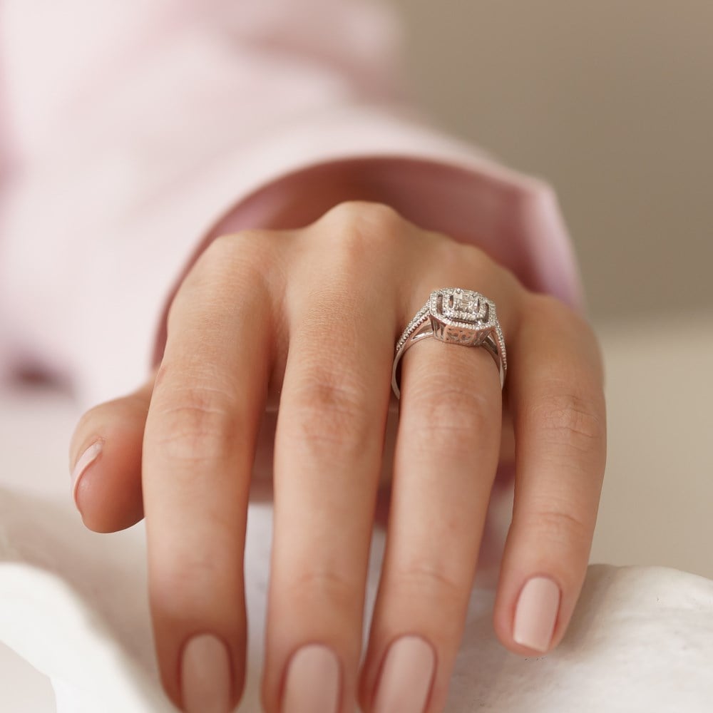 0.38 Ct Baget Taşlı Pırlanta Yüzük