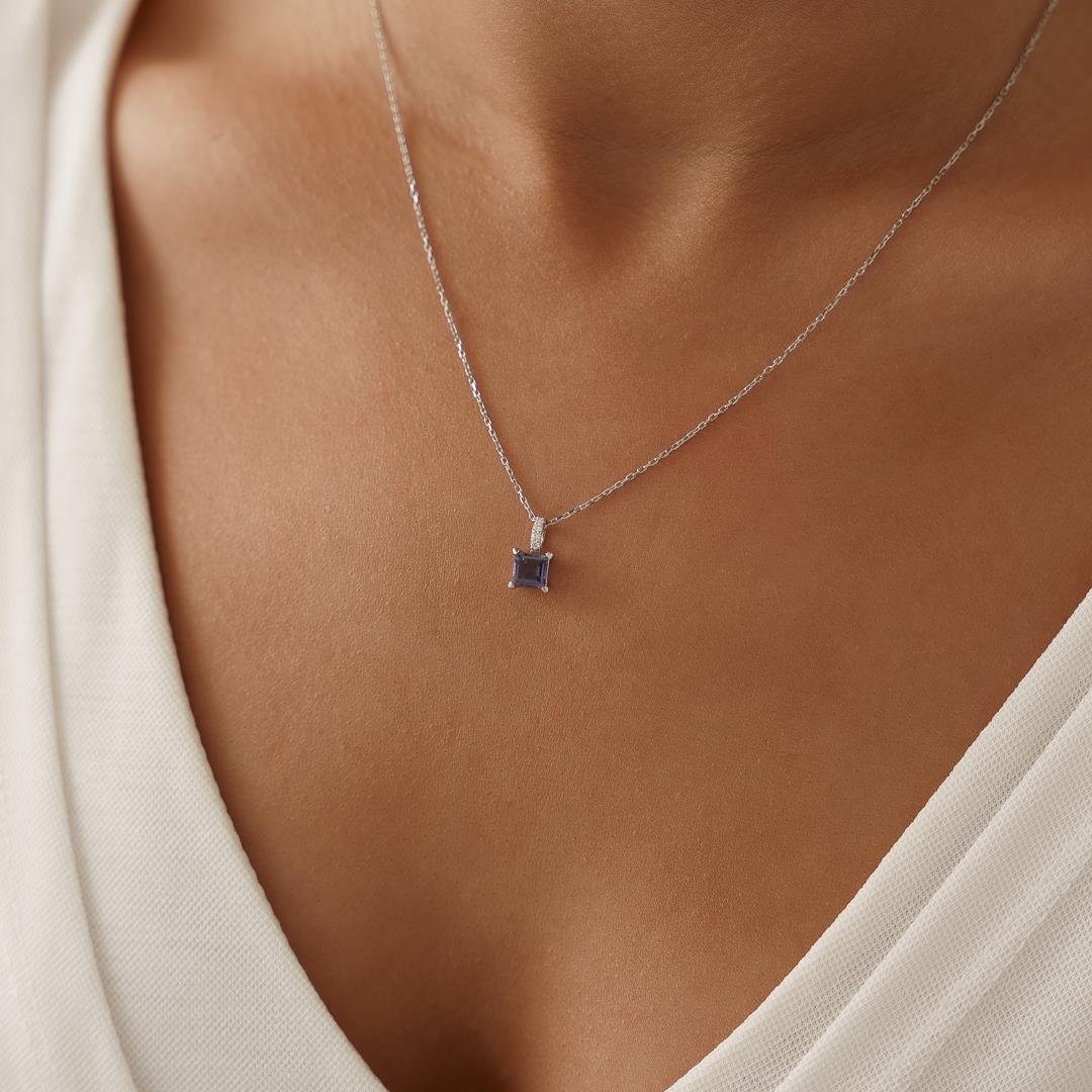 0.53 Ct İolite Pırlanta Kolye
