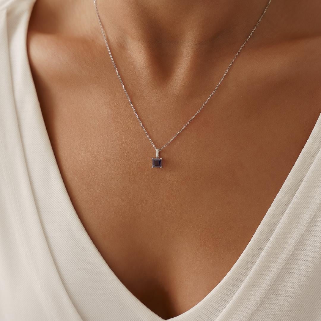 0.53 Ct İolite Pırlanta Kolye