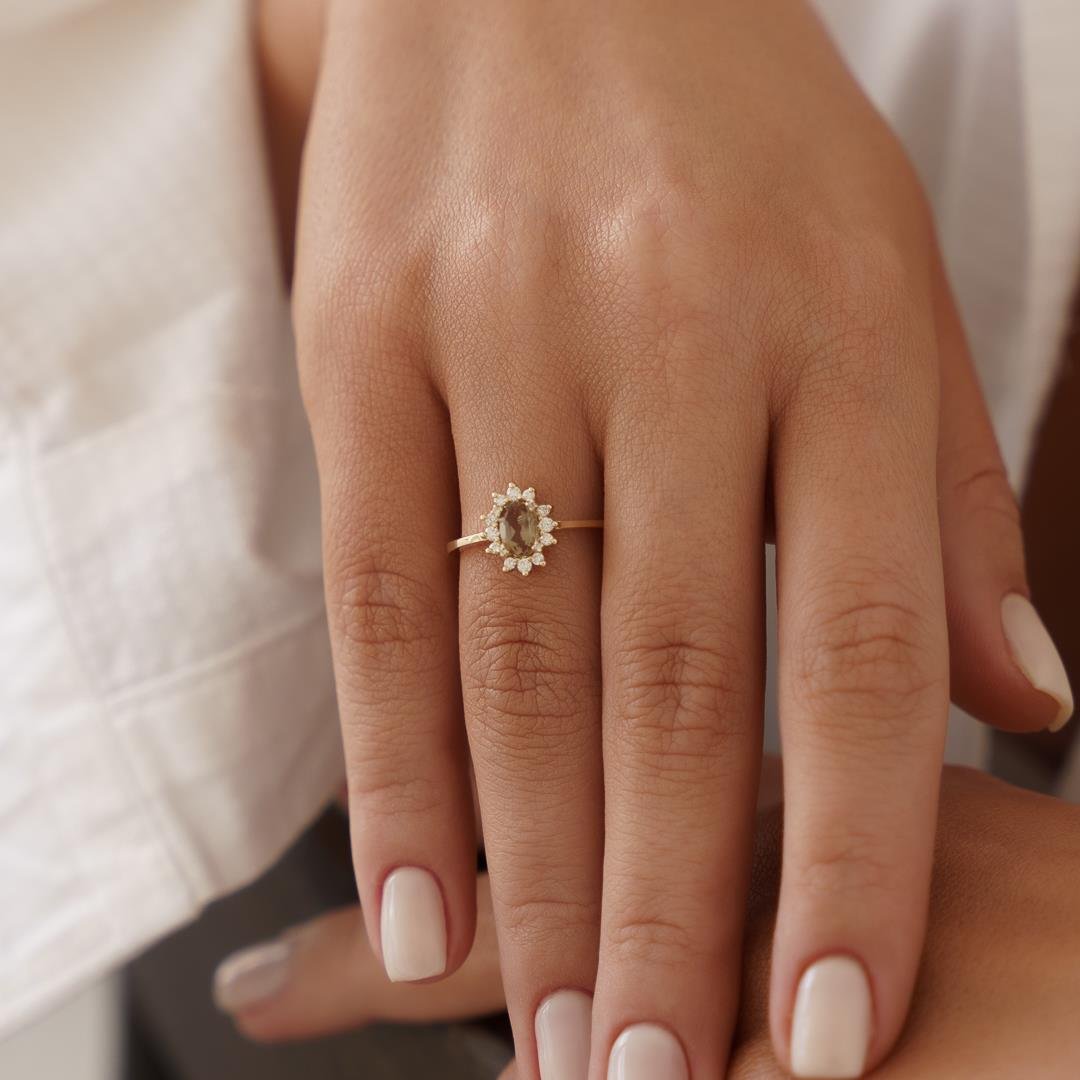0.54 Ct Zultanite Papatya Pırlanta Yüzük