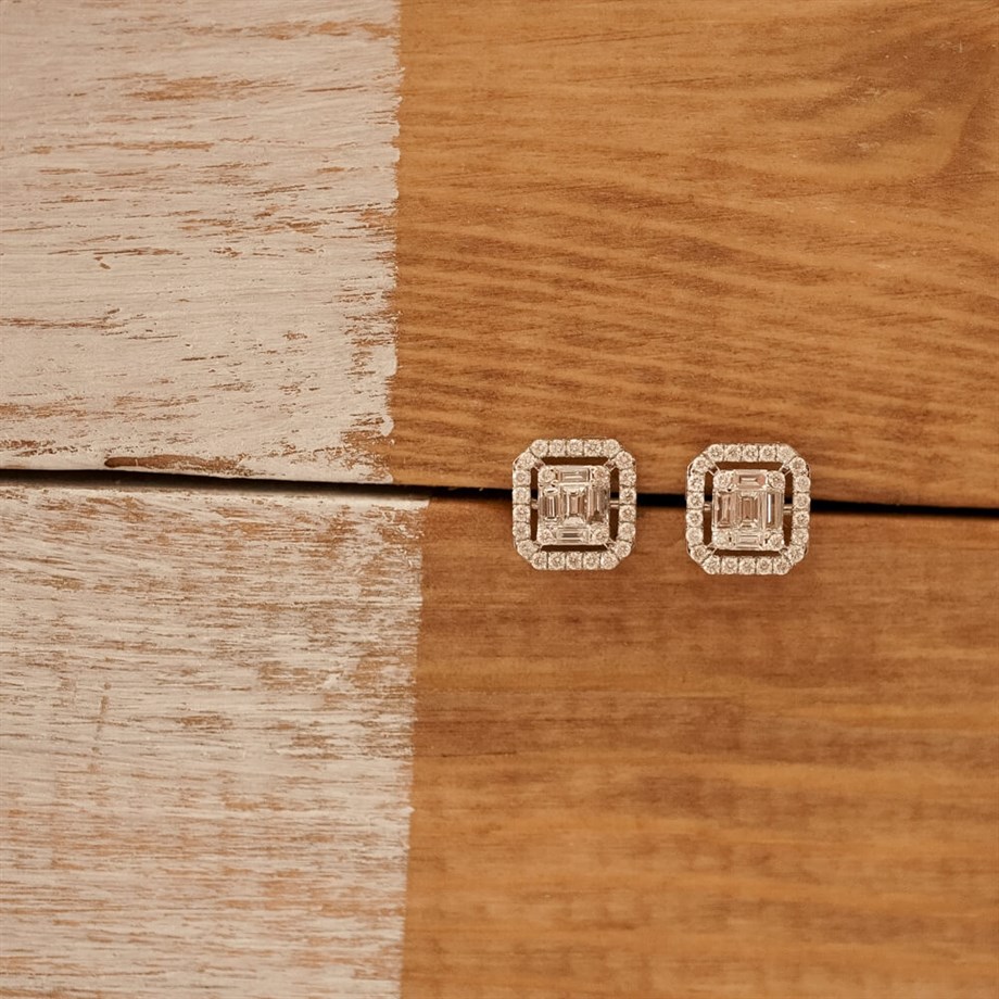 0.61 Ct Pırlanta Baget Küpe