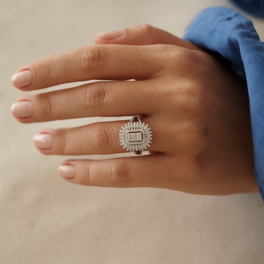 0.84 Ct Baget Taşlı Pırlanta Yüzük