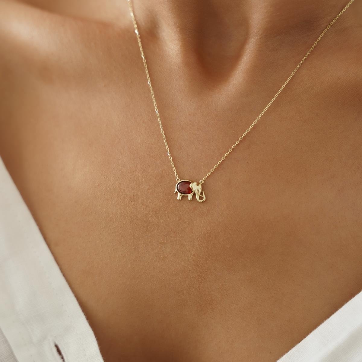 Garnet Taşlı Minimal Fil Altın Kolye