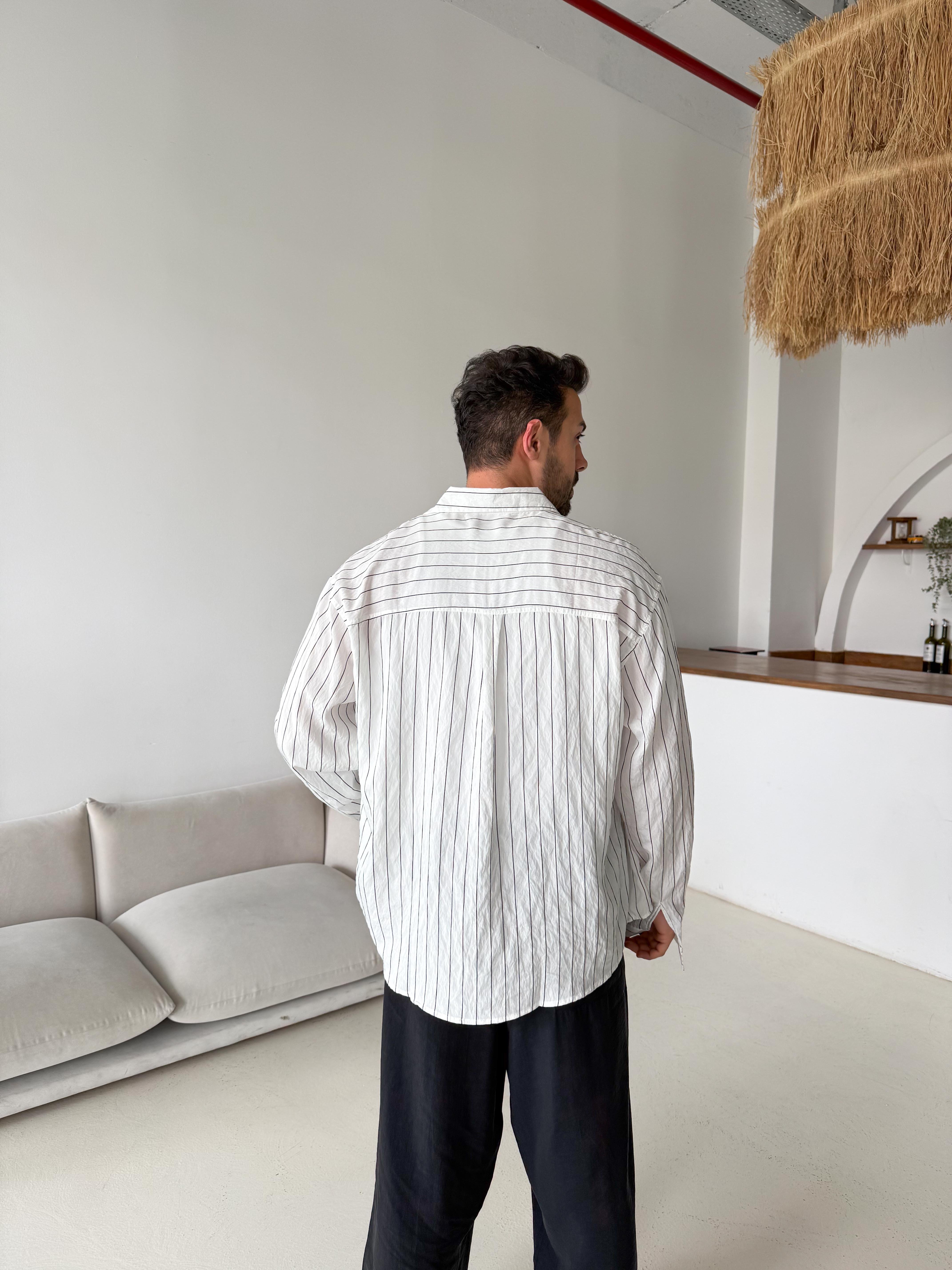 GÖMLEKBeyaz Çizgili Oversize Nakışlı Gömlek PNC 2554